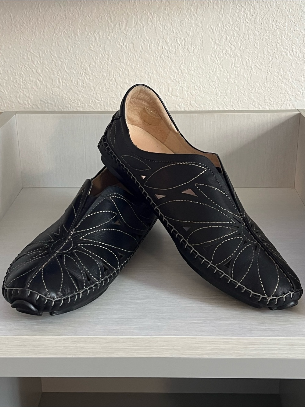 PIKOLINOS Black Leather Slip-On Loafers with Contrast Stitching